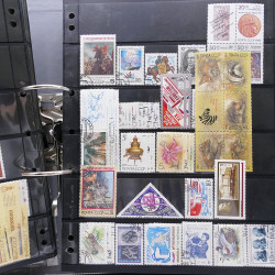 Lot massif de timbres d'Europe neufs et oblitérés en 4 albums.