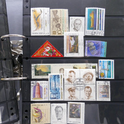 Lot massif de timbres d'Europe neufs et oblitérés en 4 albums.