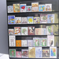 Lot massif de timbres d'Europe neufs et oblitérés en 4 albums.