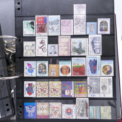 Lot massif de timbres d'Europe neufs et oblitérés en 4 albums.