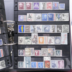 Lot massif de timbres d'Europe neufs et oblitérés en 4 albums.