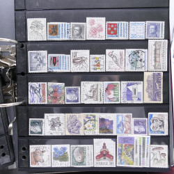 Lot massif de timbres d'Europe neufs et oblitérés en 4 albums.