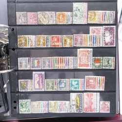 Lot massif de timbres d'Europe neufs et oblitérés en 4 albums.