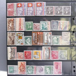 Lot massif de timbres d'Europe neufs et oblitérés en 4 albums.