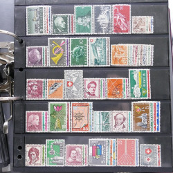 Lot massif de timbres d'Europe neufs et oblitérés en 4 albums.