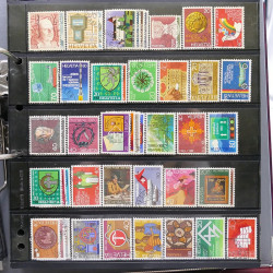 Lot massif de timbres d'Europe neufs et oblitérés en 4 albums.