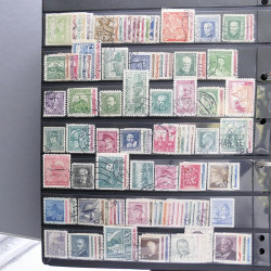 Lot massif de timbres d'Europe neufs et oblitérés en 4 albums.