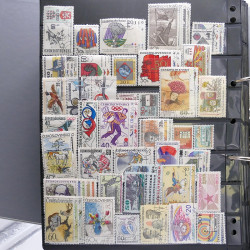 Lot massif de timbres d'Europe neufs et oblitérés en 4 albums.