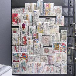 Lot massif de timbres d'Europe neufs et oblitérés en 4 albums.