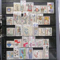 Lot massif de timbres d'Europe neufs et oblitérés en 4 albums.