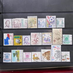 Lot massif de timbres d'Europe neufs et oblitérés en 4 albums.