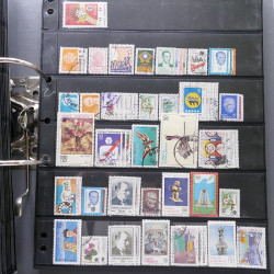 Lot massif de timbres d'Europe neufs et oblitérés en 4 albums.