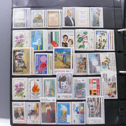 Lot massif de timbres d'Europe neufs et oblitérés en 4 albums.