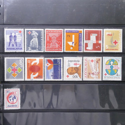 Lot massif de timbres d'Europe neufs et oblitérés en 4 albums.