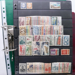 Lot massif de timbres de pays d'expression Française neufs et oblitérés en 2 albums.