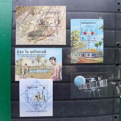 Lot massif de timbres de pays d'expression Française neufs et oblitérés en 2 albums.