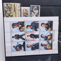 Lot massif de timbres de pays d'expression Française neufs et oblitérés en 2 albums.