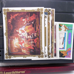 Lot massif de timbres de pays d'expression Française neufs et oblitérés en 2 albums.