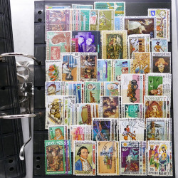 Lot massif de timbres de pays d'expression Française neufs et oblitérés en 2 albums.
