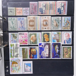 Lot massif de timbres de pays d'expression Française neufs et oblitérés en 2 albums.