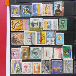 Lot massif de timbres d'Asie - Moyen Orient neufs et oblitérés en un album.