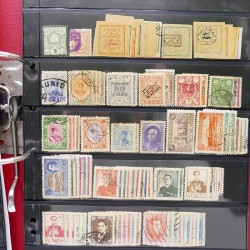 Lot massif de timbres d'Asie - Moyen Orient neufs et oblitérés en un album.