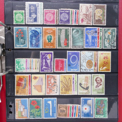 Lot massif de timbres d'Asie - Moyen Orient neufs et oblitérés en un album.