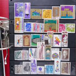 Lot massif de timbres d'Asie - Moyen Orient neufs et oblitérés en un album.