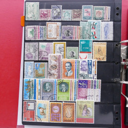 Lot massif de timbres d'Asie - Moyen Orient neufs et oblitérés en un album.