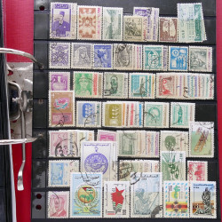Lot massif de timbres d'Asie - Moyen Orient neufs et oblitérés en un album.