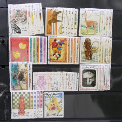 Lot massif de timbres d'Asie - Moyen Orient neufs et oblitérés en un album.