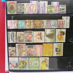 Lot massif de timbres d'Asie - Moyen Orient neufs et oblitérés en un album.
