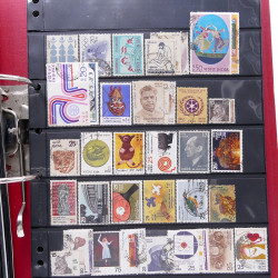 Lot massif de timbres d'Asie - Moyen Orient neufs et oblitérés en un album.