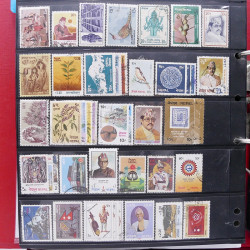 Lot massif de timbres d'Asie - Moyen Orient neufs et oblitérés en un album.