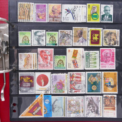 Lot massif de timbres d'Asie - Moyen Orient neufs et oblitérés en un album.