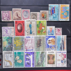 Lot massif de timbres d'Asie - Moyen Orient neufs et oblitérés en un album.