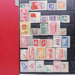 Lot massif de timbres d'Asie - Moyen Orient neufs et oblitérés en un album.