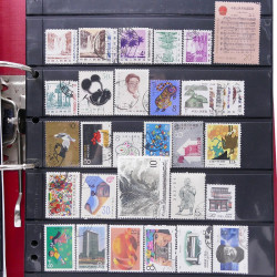 Lot massif de timbres d'Asie - Moyen Orient neufs et oblitérés en un album.