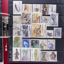 Lot massif de timbres d'Asie - Moyen Orient neufs et oblitérés en un album.