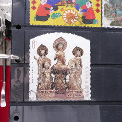 Lot massif de timbres d'Asie - Moyen Orient neufs et oblitérés en un album.