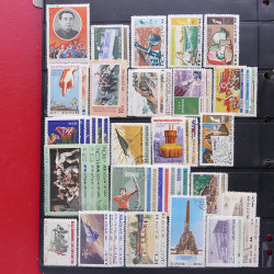 Lot massif de timbres d'Asie - Moyen Orient neufs et oblitérés en un album.