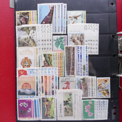 Lot massif de timbres d'Asie - Moyen Orient neufs et oblitérés en un album.