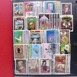 Lot massif de timbres d'Asie - Moyen Orient neufs et oblitérés en un album.