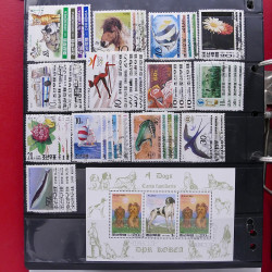 Lot massif de timbres d'Asie - Moyen Orient neufs et oblitérés en un album.