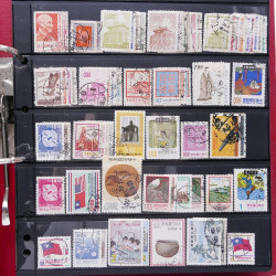 Lot massif de timbres d'Asie - Moyen Orient neufs et oblitérés en un album.