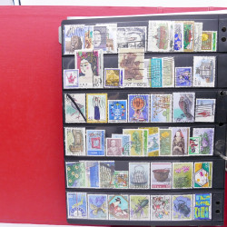 Lot massif de timbres d'Asie - Moyen Orient neufs et oblitérés en un album.