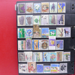 Lot massif de timbres d'Asie - Moyen Orient neufs et oblitérés en un album.