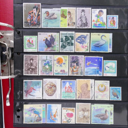 Lot massif de timbres d'Asie - Moyen Orient neufs et oblitérés en un album.