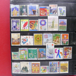 Lot massif de timbres d'Asie - Moyen Orient neufs et oblitérés en un album.