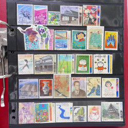 Lot massif de timbres d'Asie - Moyen Orient neufs et oblitérés en un album.